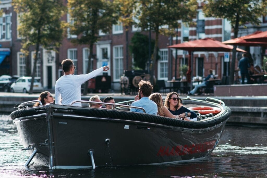 Open sloep rondvaart Historisch Centrum Haarlem - Haarlem Canal Tours